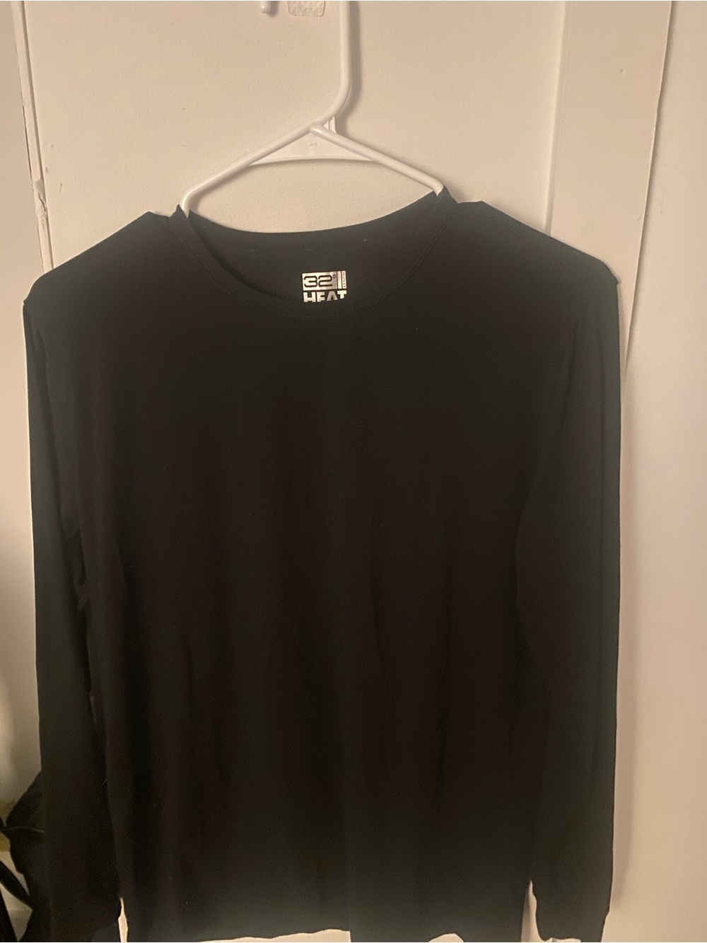 Men’s Black Long-Sleeve Crew Neck Shirt